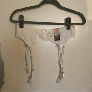 NWT Suspender belt